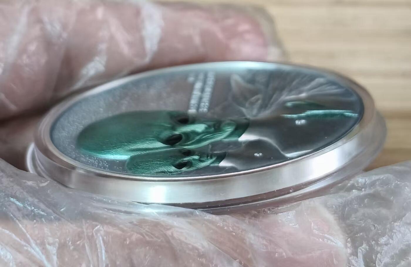 第184期拍卖 【龙头币】喀麦隆2024年, 星际现象(1)-罗斯威尔UFO事件，2盎司加大(直径达50mm), 金属蓝彩色、高浮雕、仿古、双面彩色纪念银币. 盒证全. (龙头币 新热门飞碟系列第一枚)，实物超漂亮质感动感. 国外售价436+美元