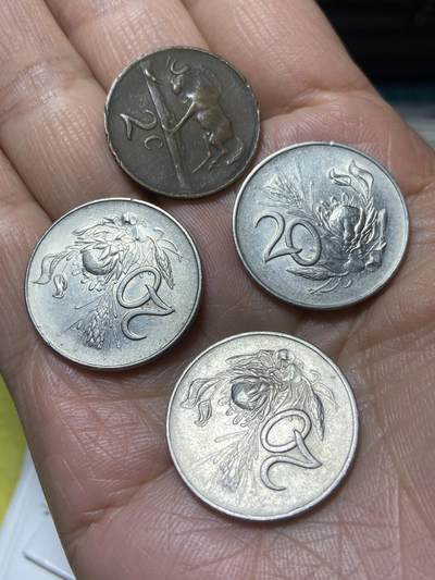 2025年第一百三十五场(总第一百六十一场）外国好品纸夹散币场(免佣金) - 南非🇿🇦4枚：1965年20分(含布尔语和英语两个版)、2分(英语版))