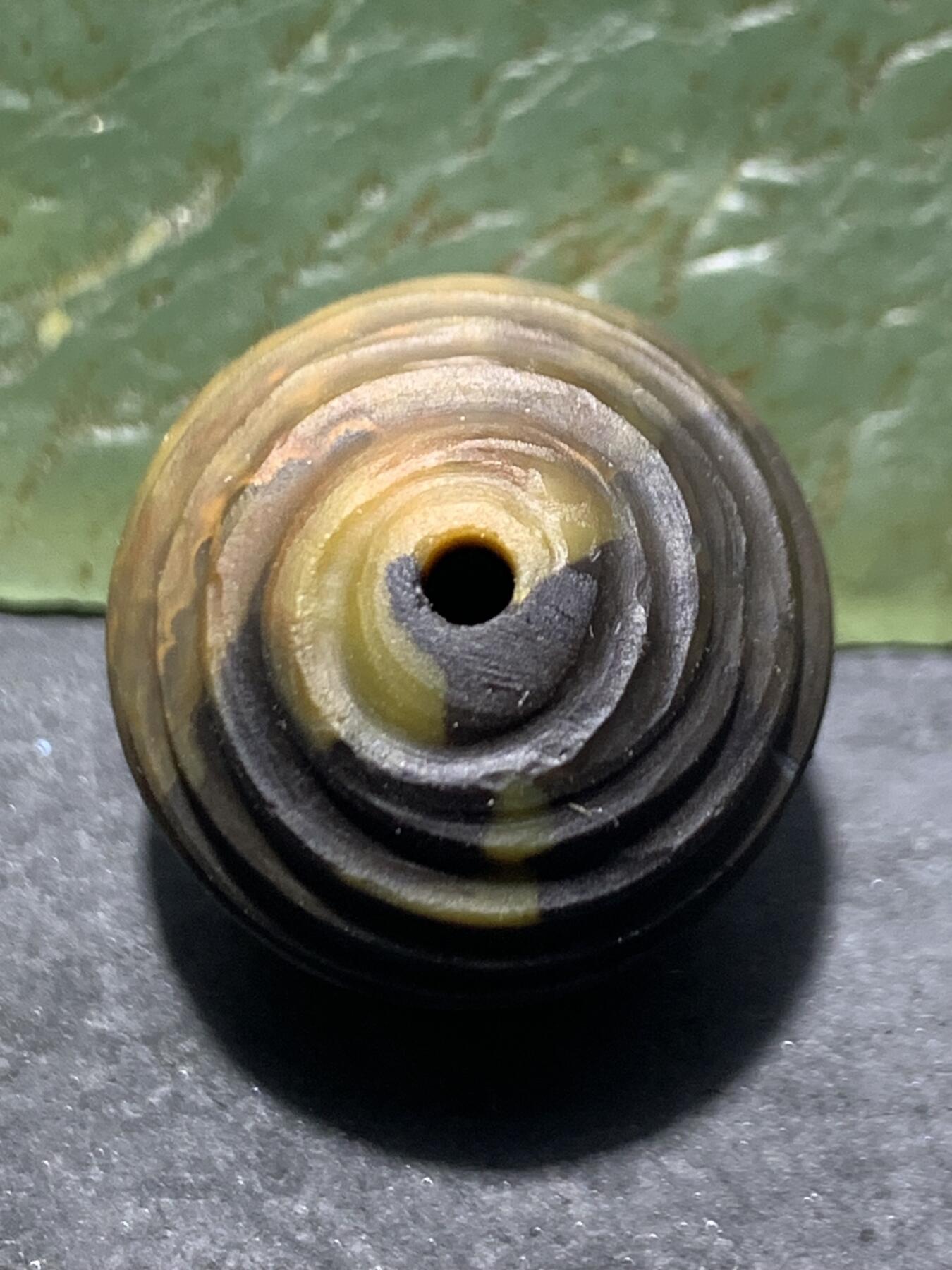 精美亚光战国红玛瑙手工雕刻转纹珠一颗！