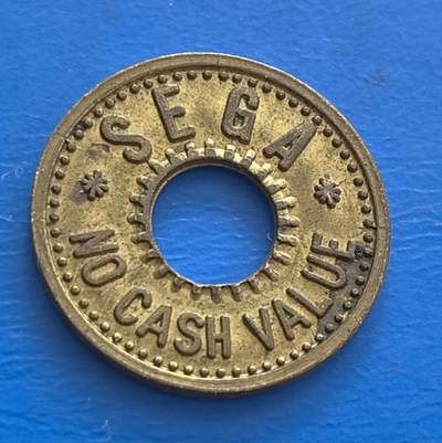 外国优质老铜币银币持续添加中，周六九点倒数截拍，满百包邮，可寄存半年，喜欢朋友微信扫描二维码可直接参拍 - 中孔代用币一枚，直径18.8mm