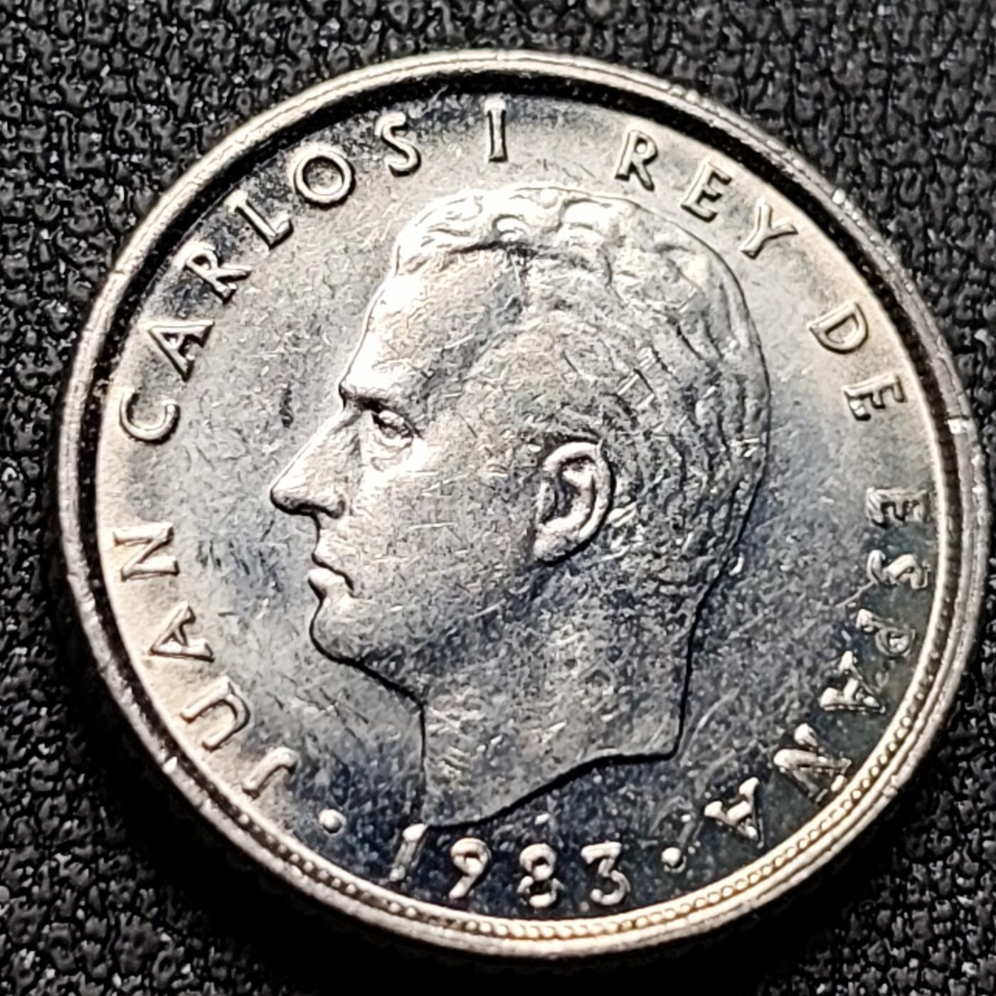 泉币菌-第143场-精品福利场 光品 西班牙1983年10比塞塔 双柱 卡洛斯一世国王 铜镍币 18.5mm