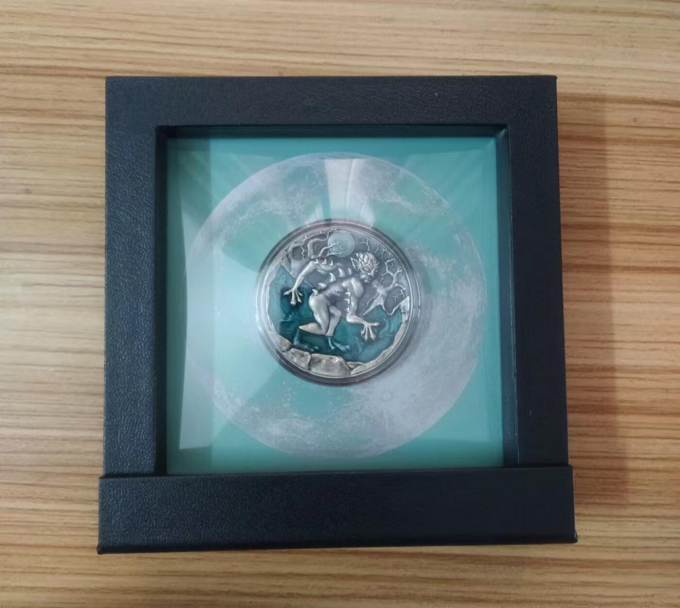 第184期拍卖  【龙头币】纽埃2022年，《巫师3-狂猎》神怪系列(1)-水精灵，2盎司、超高浮雕、仿古、镶嵌彩色树脂、彩色漂亮银币. 盒证全. 龙头币(系列第一枚). 国外售价325美元