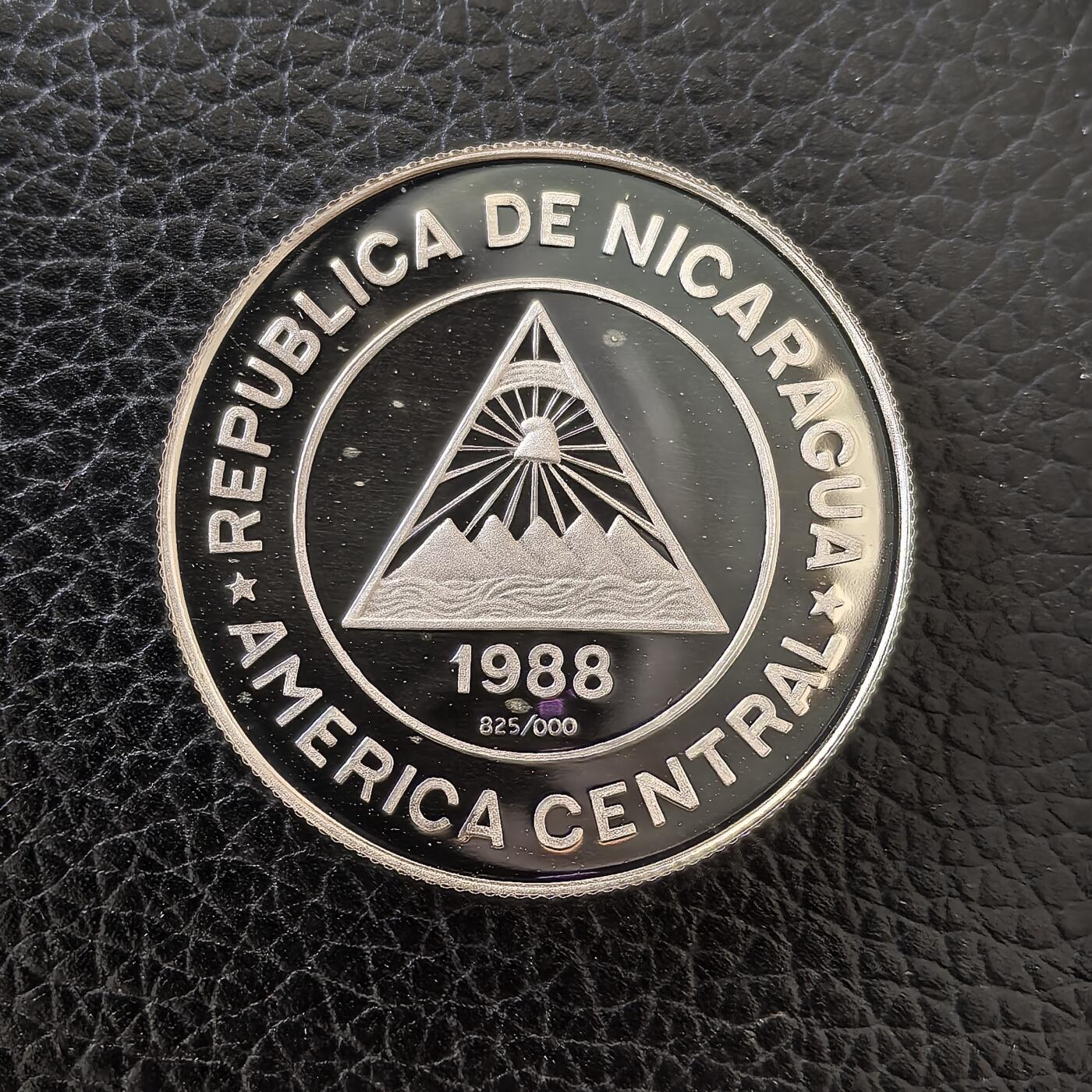 道一币馆币章第一百五十九场 尼加拉瓜1988年墨西哥世界杯2000科尔多瓦精制银币  16.6g 825S 5000