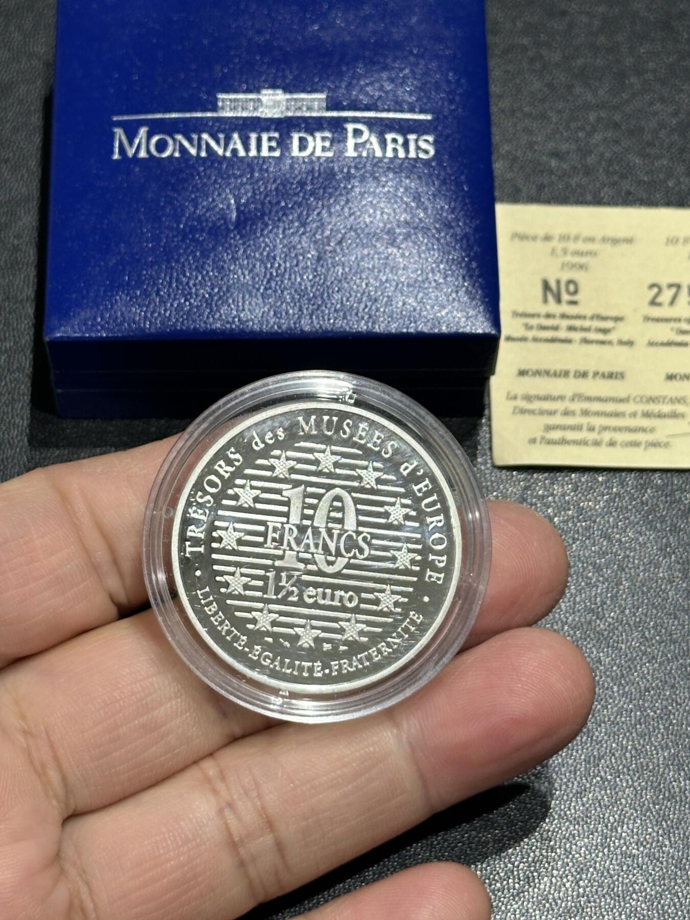 《外钞收藏家》第五百九十二期（精选场）（本平台长期征集拍品、欢迎藏友们联系合作） 法国1996年卢浮宫系列10法郎双面值精制PROOF银币（著名雕像大卫，22g，925银；盒证齐全）