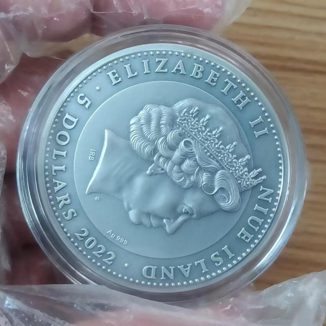 第184期拍卖  【龙头币】纽埃2022年，《巫师3-狂猎》神怪系列(1)-水精灵，2盎司、超高浮雕、仿古、镶嵌彩色树脂、彩色漂亮银币. 盒证全. 龙头币(系列第一枚). 国外售价325美元