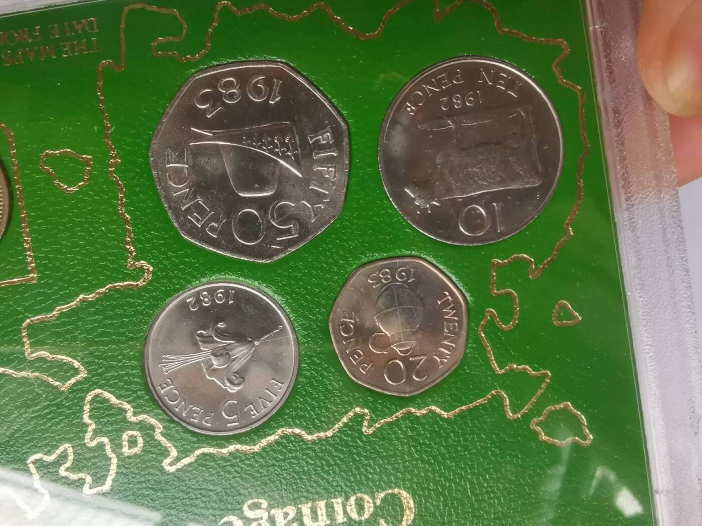 巨藏钱币第七期硬币场12月12号20点开拍 根西岛70-80年代7枚套含1镑铜币