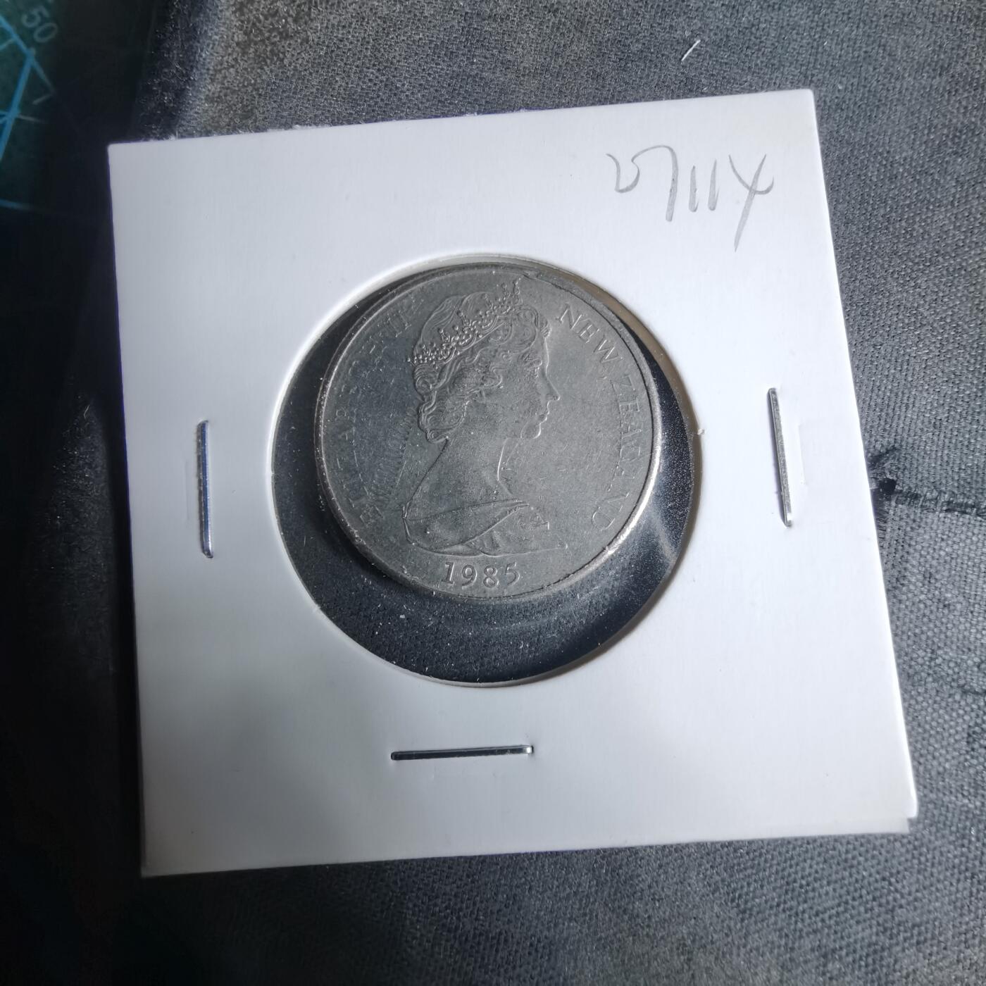 沼泽如烟--第927场 新西兰1985年十分浅雕版