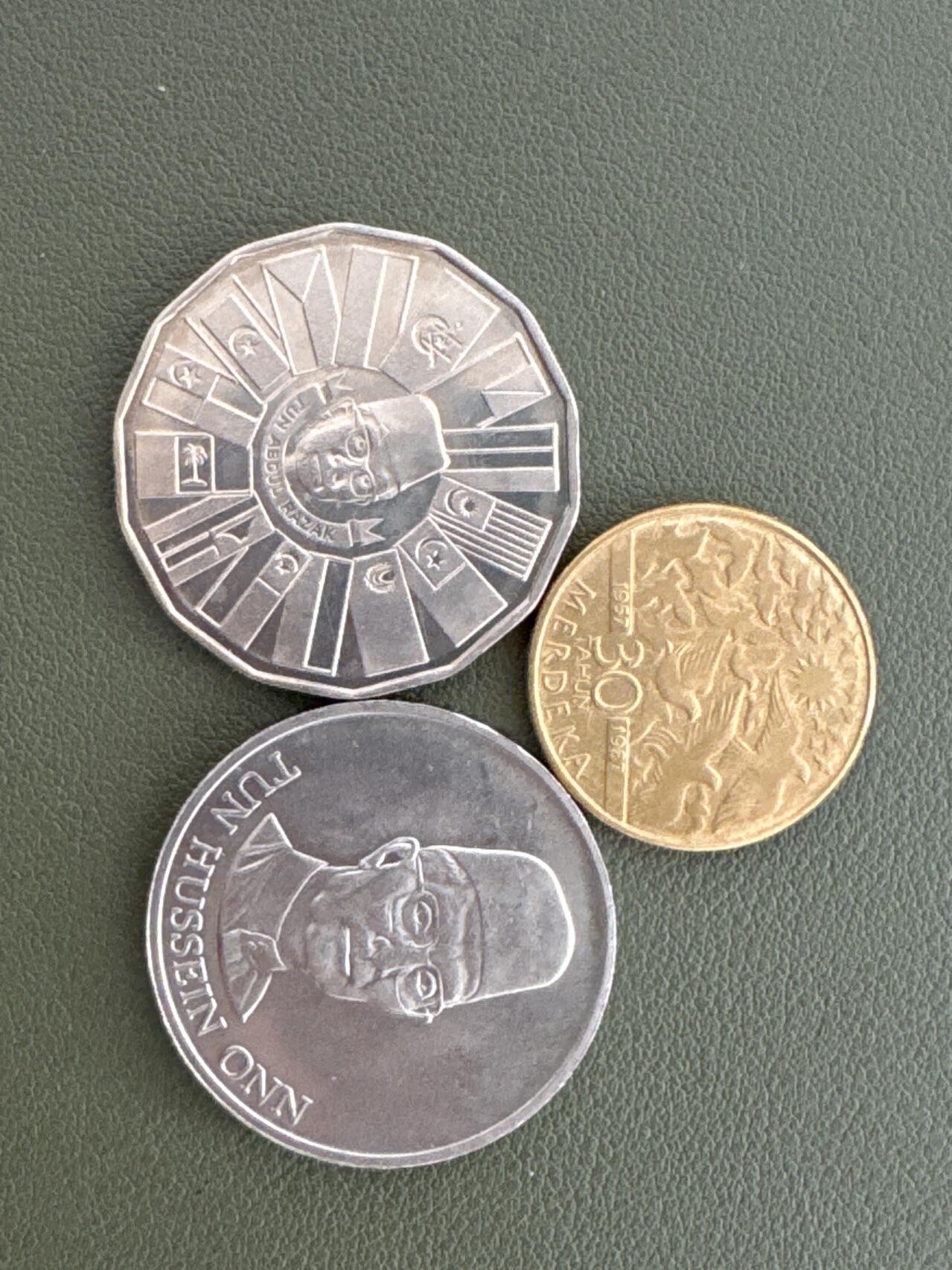 ❤️【币观天下】❤️ 第334期钱币拍卖- 2025.12.12周五晚上6点半场-长期征集拍品 马来西亚纪念币3枚一组