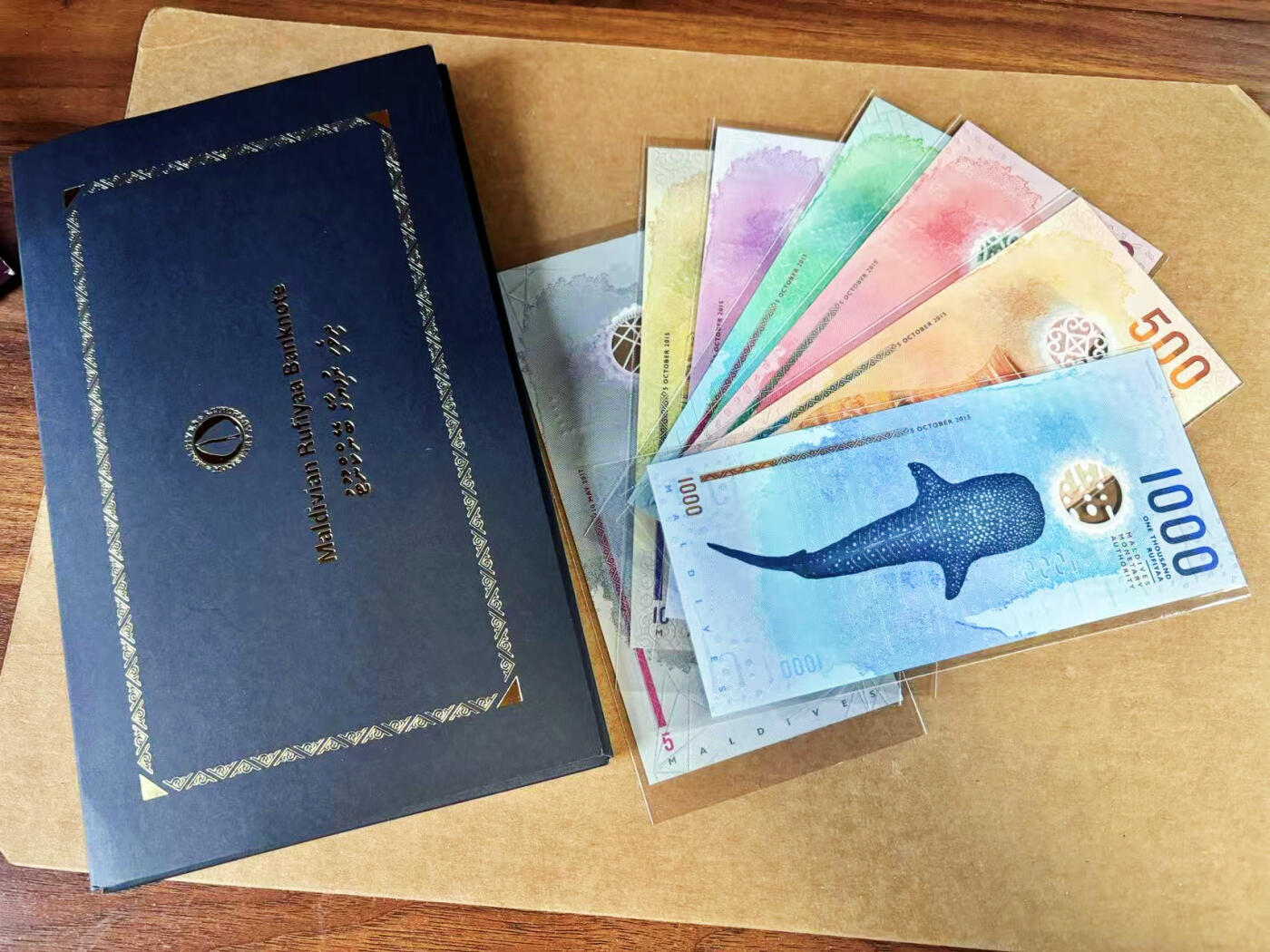 【Blue Auction】世界纸币精拍第760期——18级TOP拍卖/信誉/品质/专业/高效💫 【带册 一组7张A冠近全同9 狮子9 倒置号】马尔代夫 2015-17年5-1000拉菲亚 全新UNC