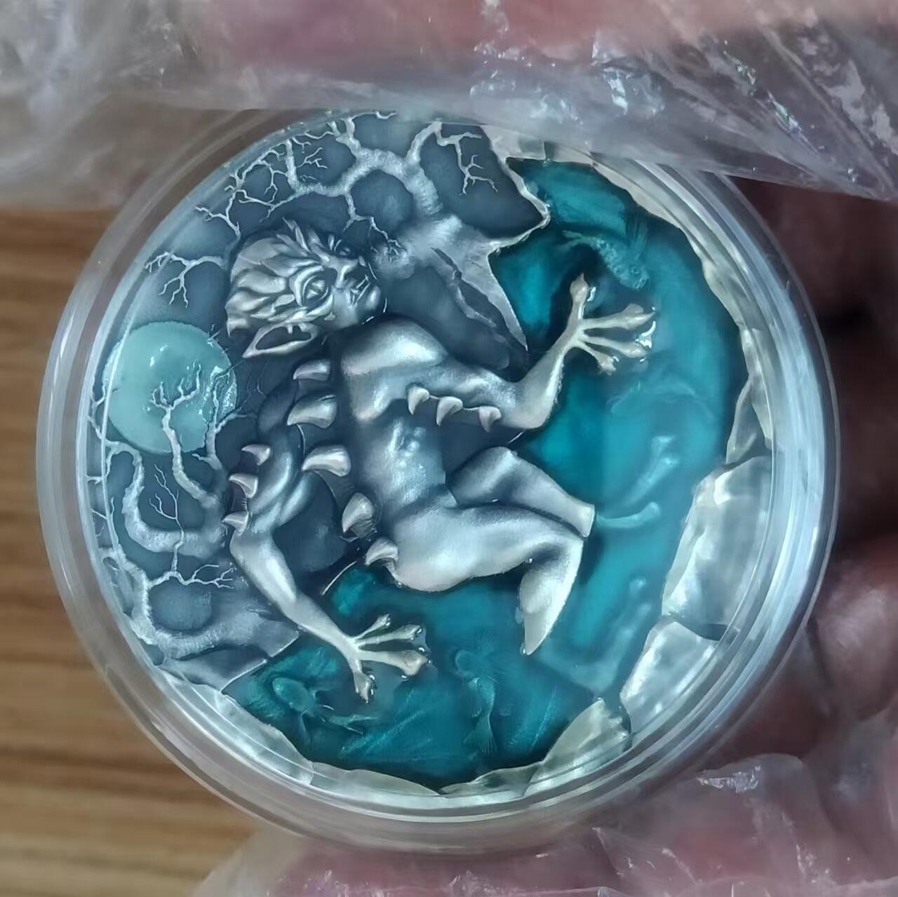 第184期拍卖  【龙头币】纽埃2022年，《巫师3-狂猎》神怪系列(1)-水精灵，2盎司、超高浮雕、仿古、镶嵌彩色树脂、彩色漂亮银币. 盒证全. 龙头币(系列第一枚). 国外售价325美元