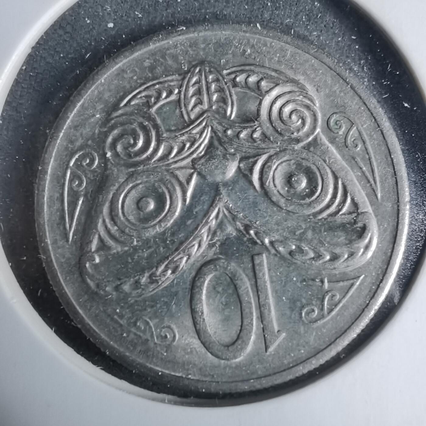 沼泽如烟--第927场 新西兰1985年十分浅雕版