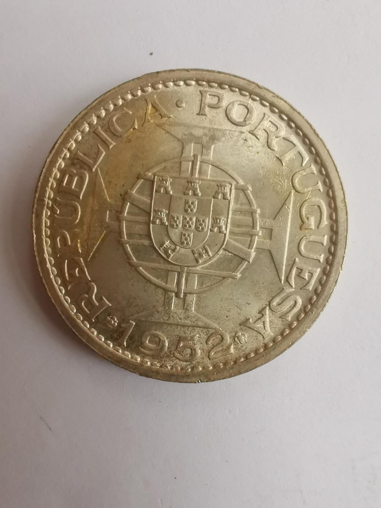 巨藏钱币第七期硬币场12月12号20点开拍 澳门1952年5元15克银币原光品