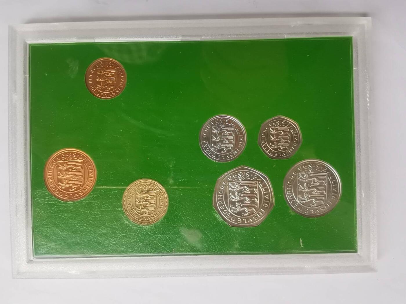 巨藏钱币第七期硬币场12月12号20点开拍 根西岛70-80年代7枚套含1镑铜币