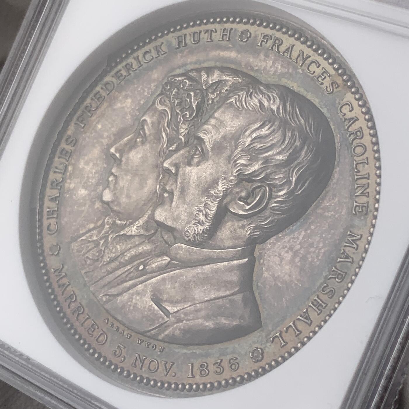 掌中浮雕-藏着的欧洲第045场 NGC MS64 : 1886年银行家查尔斯.弗雷德里克.胡特和弗朗斯.卡罗琳.马歇尔金婚纪念银章，45mm，BHM记录银章仅铸造15枚