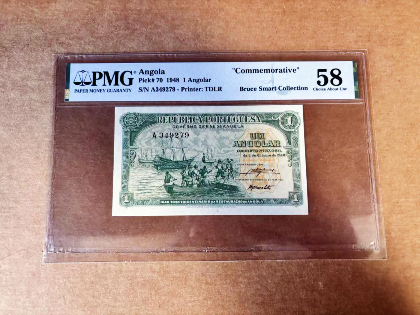 【Blue Auction】世界纸币精拍第760期——18级TOP拍卖/信誉/品质/专业/高效💫 【葡萄牙统治300周年纪念钞 A冠】安哥拉1948年1安哥拉 殖民者登陆与水羚 本版发行未能起到强化精神剥削的效果 反而激起抵抗运动 葡萄牙被迫在1951年承认安哥拉为海外省 PMG58 名家旧藏