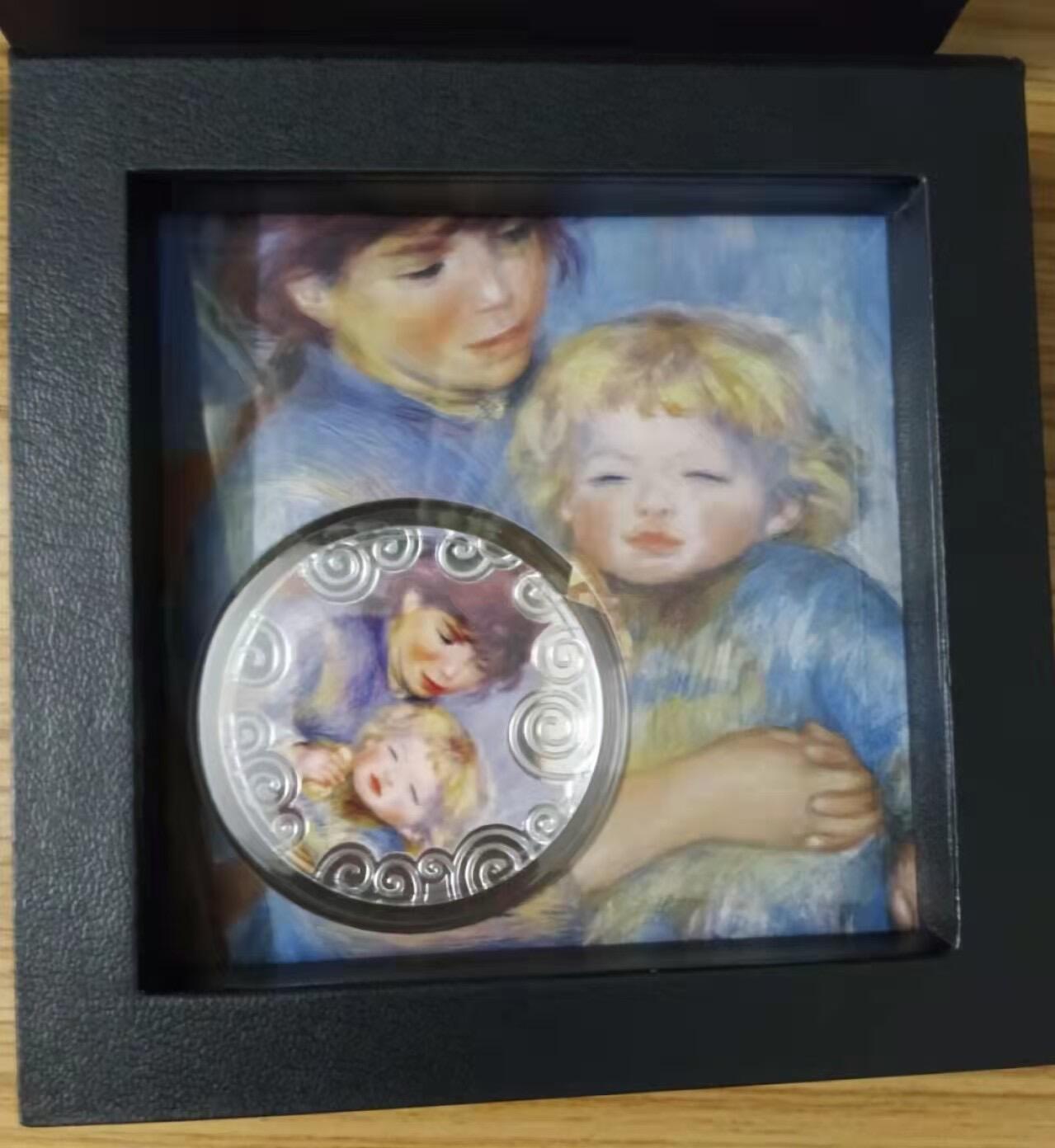 ❤️【币观天下】❤️ 第334期钱币拍卖- 2025.12.12周五晚上6点半场-长期征集拍品 【龙头币】喀麦隆2019年, “艺术中的爱”名画系列(1)-雷诺阿印象派超级名画《母爱》(《拿饼干的婴儿》), 1盎司加大(直径达50mm)双面彩色精制银币. 盒证全. 龙头币(系列第一枚). 此画被誉为“越欣赏越迷人”的画. 国外售价189美元