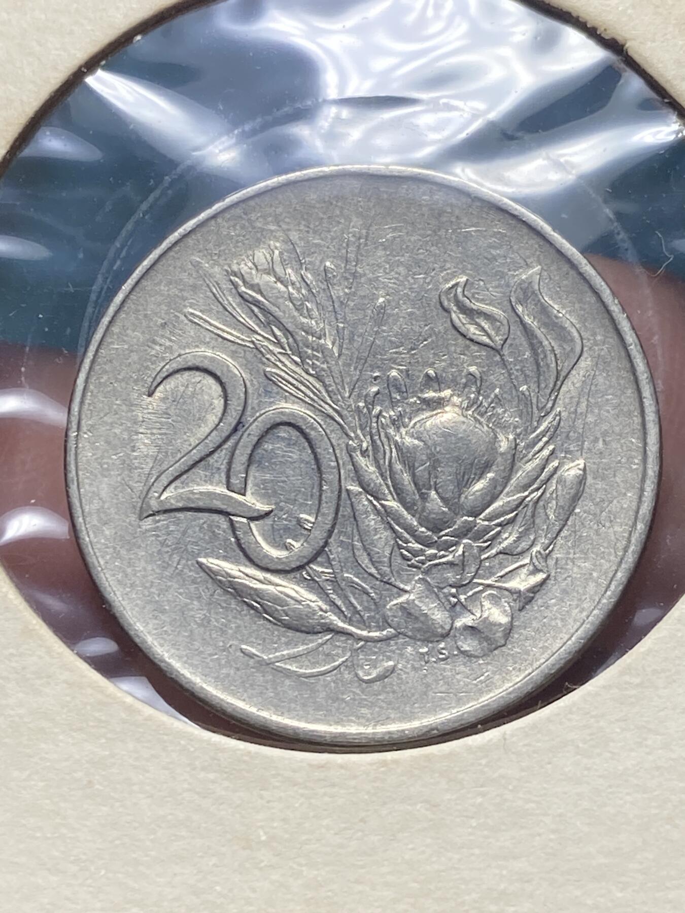 2025年第一百三十五场(总第一百六十一场）外国好品纸夹散币场(免佣金) 南非🇿🇦1965年20分(独立后第二套流通硬币，英语版)