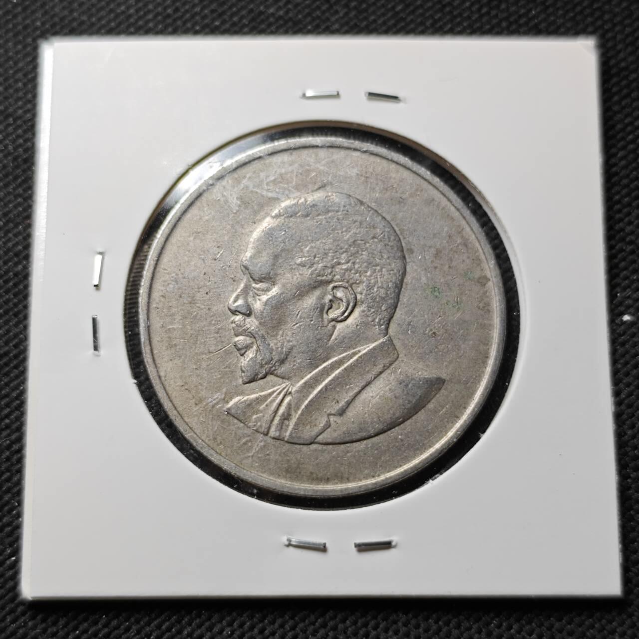 KK钱币收藏小铺 第376期  2月预留时间 周末发货  1966肯尼亚2先令 开国头像无字版