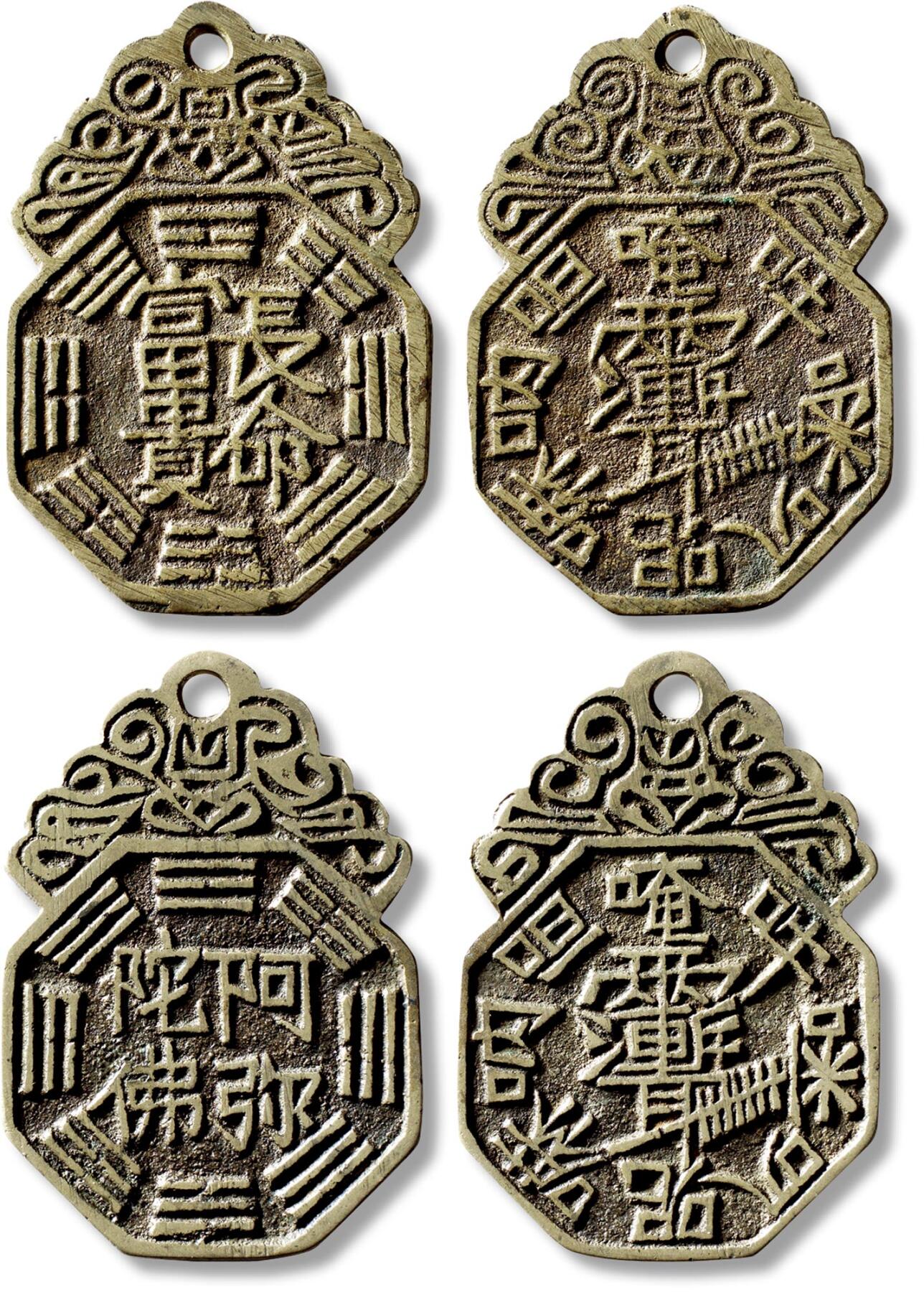 上海匡时2025年秋季拍卖会 中国历代钱币 铜镜专场 清“阿弥陀佛”、“长命富贵”挂花一组两枚 清“阿弥陀佛”、“长命富贵”挂花一组两枚，阿弥陀佛长：55.7mm，宽：38.5mm，厚：1.9mm，重量：18.5g；长命富贵长：55.7mm，宽：38.9mm，厚：2.6mm，重量：24.1g