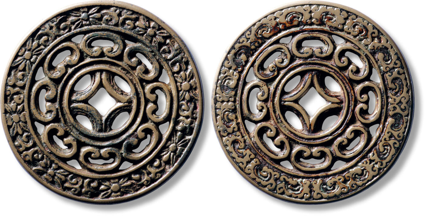 上海匡时2025年秋季拍卖会 中国历代钱币 铜镜专场 传世早期镂空花钱一枚 传世早期镂空花钱一枚，直径：49.6mm，厚：2.3mm，重量：29.4g，华夏评级：86，评级编号：6462034405