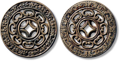 上海匡时2025年秋季拍卖会 中国历代钱币 铜镜专场 - 传世早期镂空花钱一枚 传世早期镂空花钱一枚，直径：49.6mm，厚：2.3mm，重量：29.4g，华夏评级：86，评级编号：6462034405