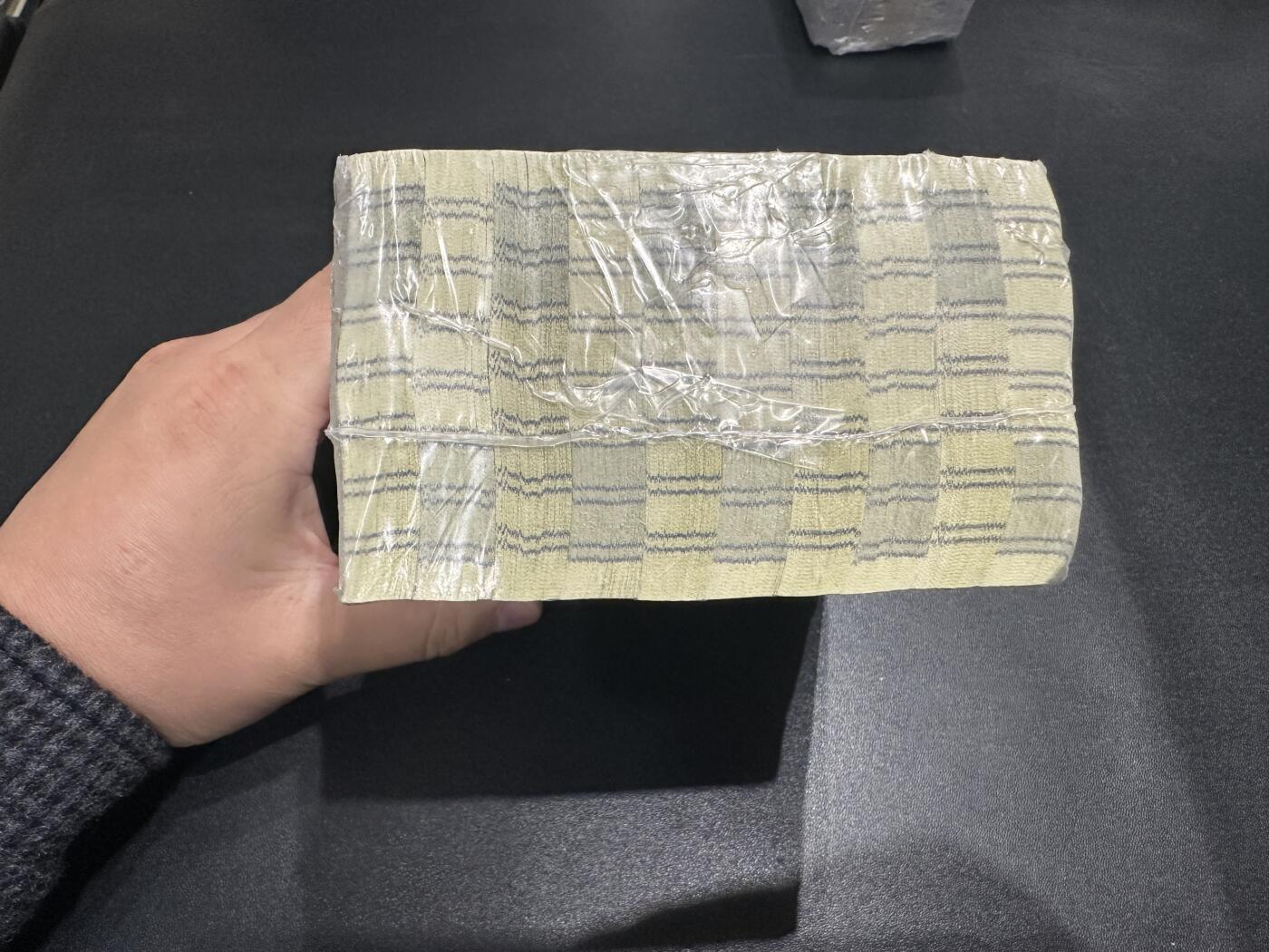 《外钞收藏家》第五百九十二期（精选场）（本平台长期征集拍品、欢迎藏友们联系合作） 印度尼西亚2016年1000卢比整捆1千张带原封条	UNC