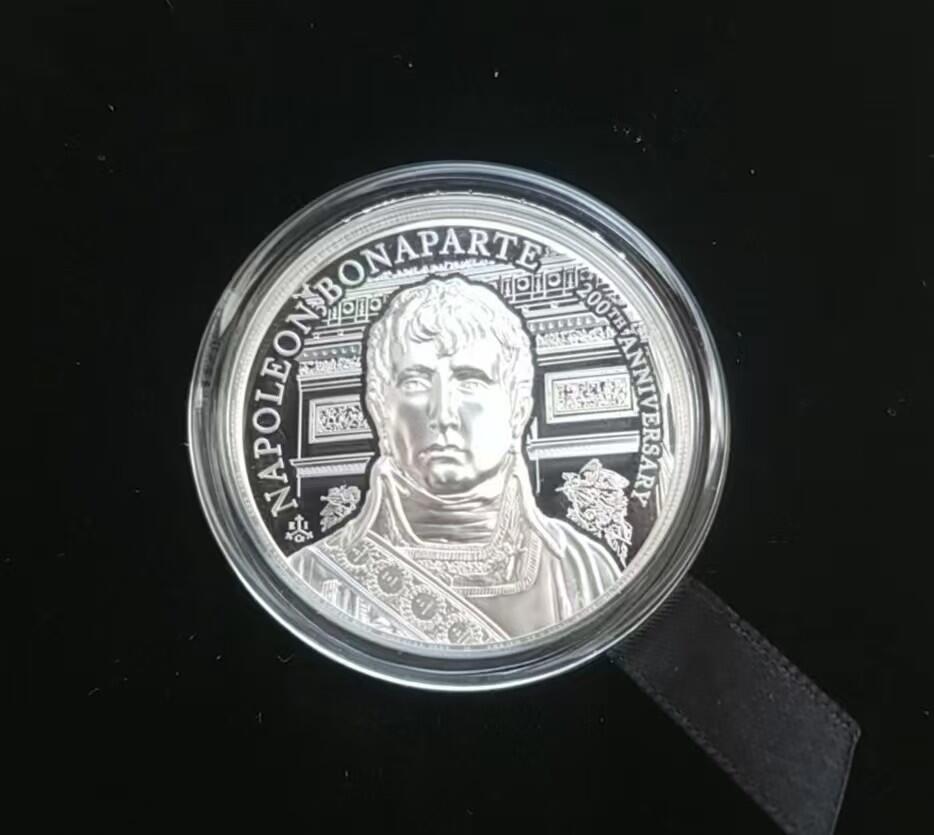 ❤️【币观天下】❤️ 第334期钱币拍卖- 2025.12.12周五晚上6点半场-长期征集拍品 圣赫勒拿2021年拿破仑高浮雕加厚银币999银1盎司，直径38.61毫米，发行1821枚，带证书包装。