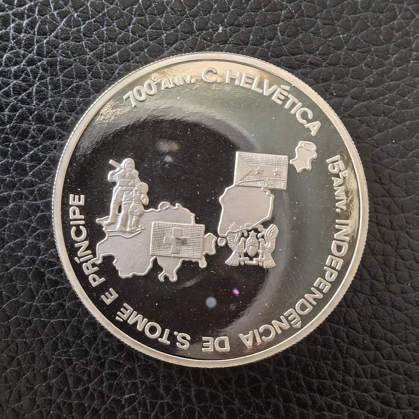 道一币馆币章第一百五十九场 圣多美和普林西比年1990年岛屿被发现700周年1000多布拉精制银币  25.71g 925S