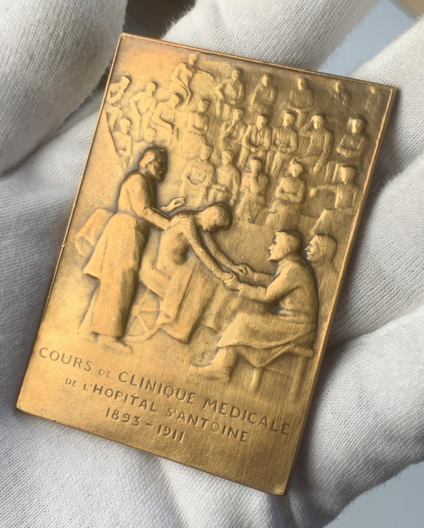 掌中浮雕-藏着的欧洲第045场 1911年法国医学教授纪念铜章，50.5*70.4mm，108g