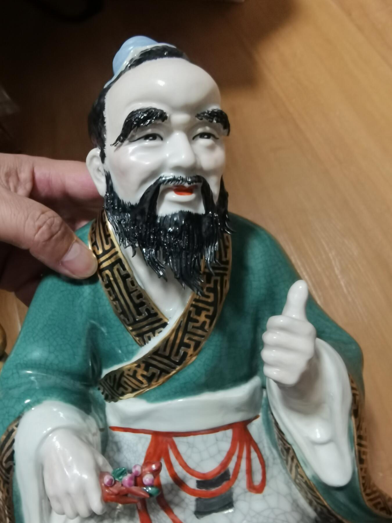 何水根华佗景德镇早期粉彩瓷像摆件