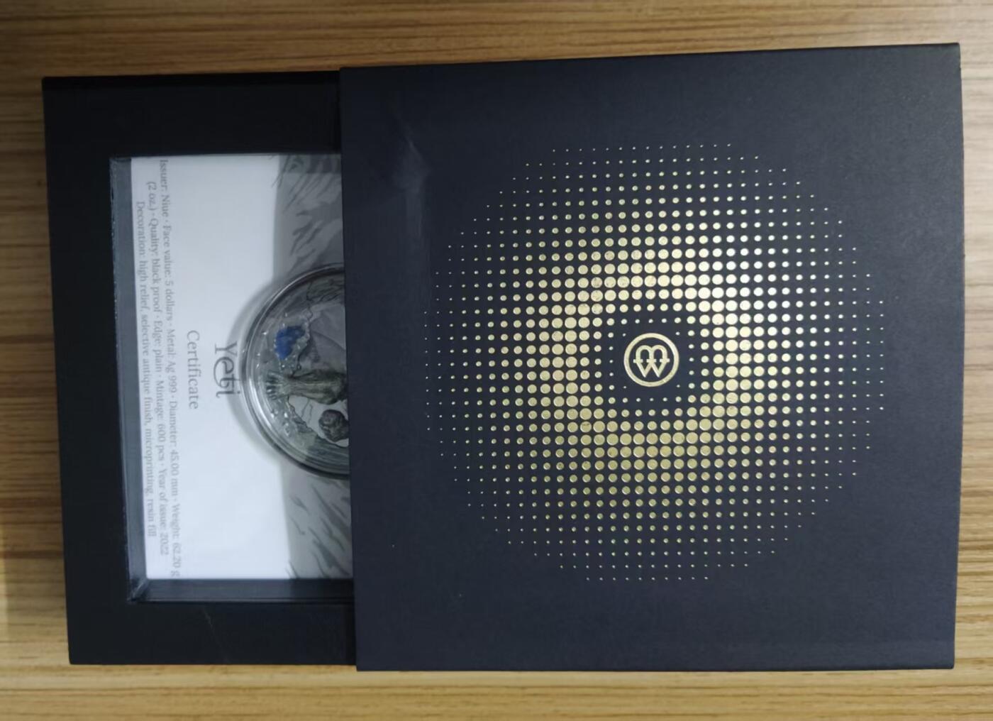 第184期拍卖 纽埃2022年， 喜马拉雅雪人-夜帝，2盎司，集 超高浮雕,局部仿古,黑色精制,钌化抗氧化,镶嵌蓝色树脂,凹面,microprinting尖端技术工艺于一体之大成纪念银币. 盒证全. 充满神秘感超高颜值,实物更漂亮震撼. 大热门. 国外售价315+美元