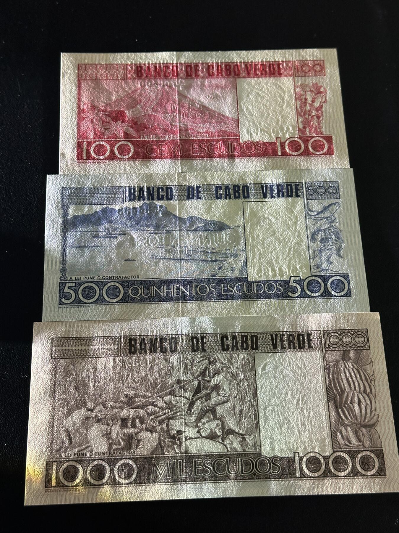 《外钞收藏家》第五百九十二期（精选场）（本平台长期征集拍品、欢迎藏友们联系合作） 佛得角1977年初版3张一套（100/500/1000埃斯库多；非洲区力压喀麦隆首次打入世界杯的励志国家） UNC 轻微荧光反应