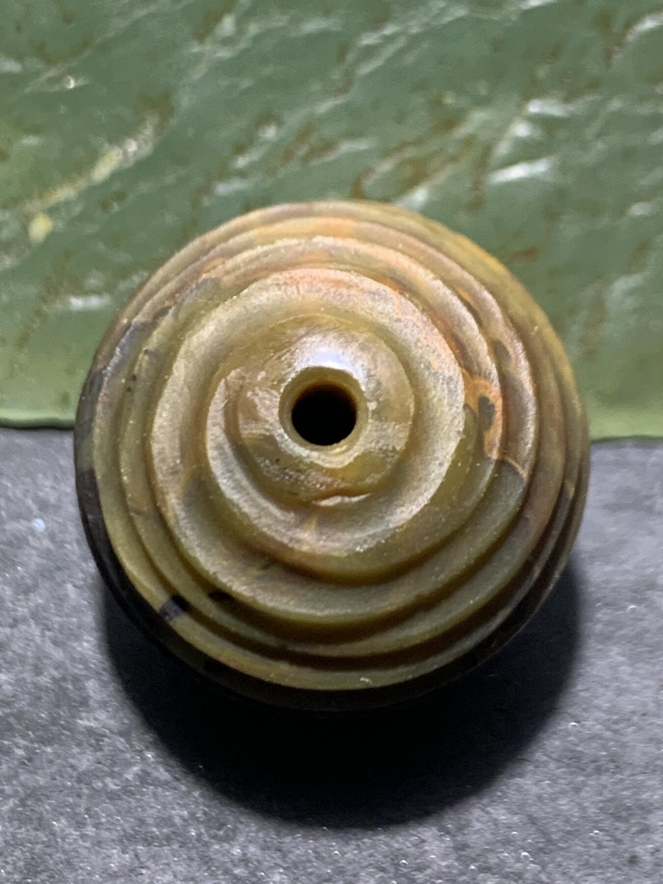 精美亚光战国红玛瑙手工雕刻转纹珠一颗！