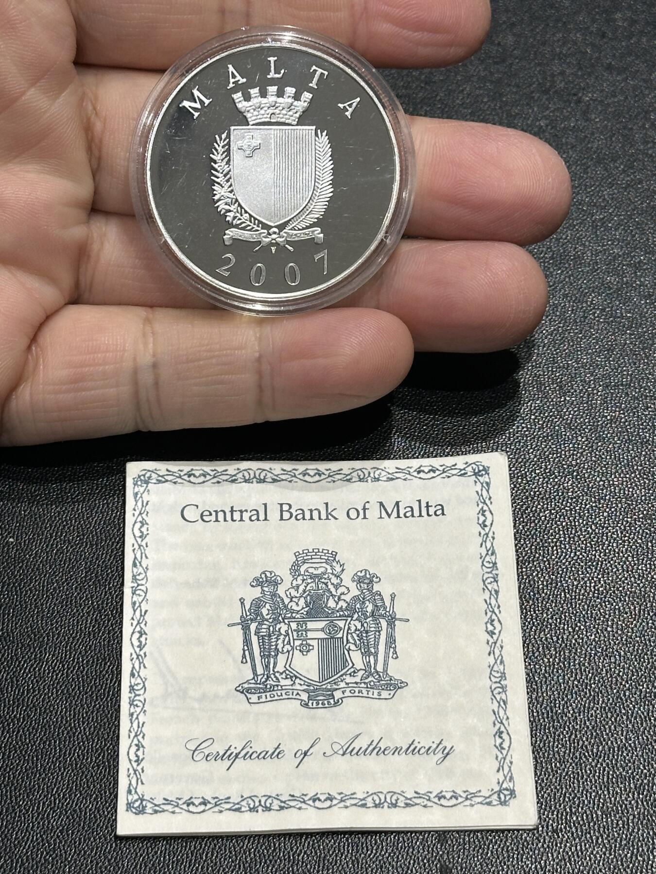 《外钞收藏家》第五百九十二期（精选场）（本平台长期征集拍品、欢迎藏友们联系合作） 马耳他2007年5里拉欧洲知名探险家让德拉瓦莱特纪念银币（带证书，27g，925银）