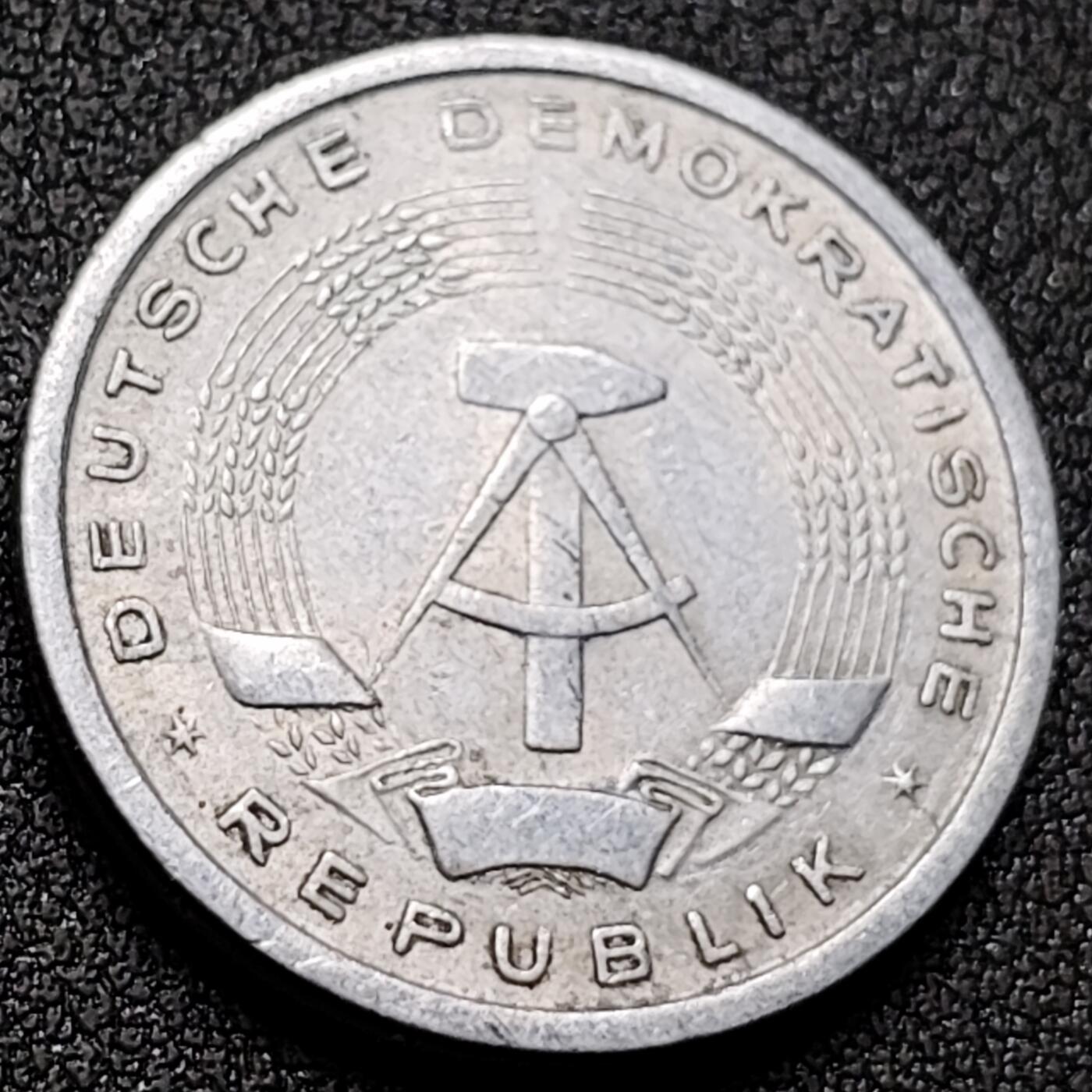 泉币菌-第143场-精品福利场 稀少 东德民主德国 1956年1马克铝币 双排字25mm