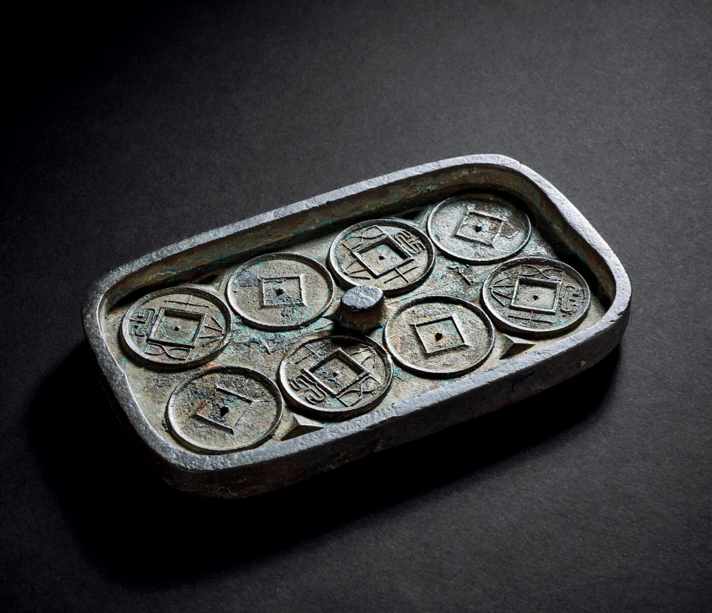 上海匡时2025年秋季拍卖会 中国历代钱币 铜镜专场 “大泉五十”铜母范一枚 “大泉五十”铜母范一枚，长：127.2mm，宽：76.1mm，厚：11.9mm，重量：450.9g