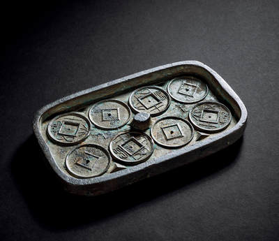 上海匡时2025年秋季拍卖会 中国历代钱币 铜镜专场 - “大泉五十”铜母范一枚 “大泉五十”铜母范一枚，长：127.2mm，宽：76.1mm，厚：11.9mm，重量：450.9g