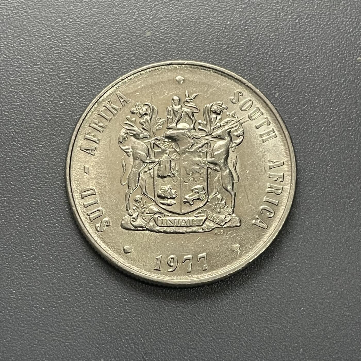 回流1215 南非1977年1兰特 跳羚