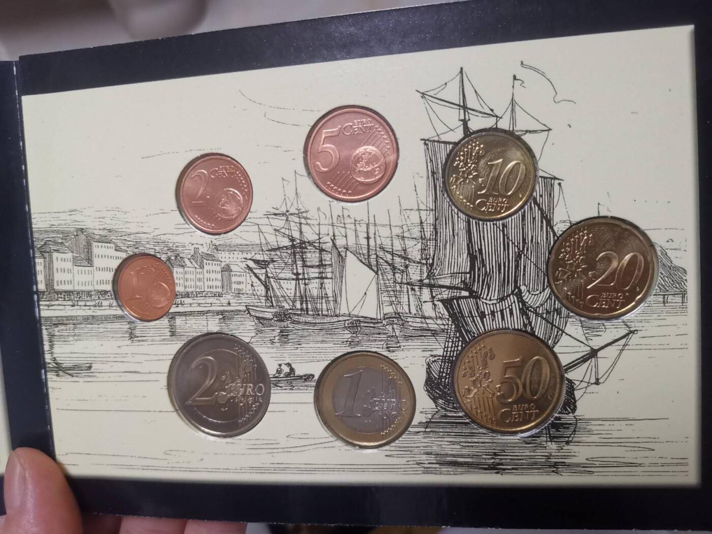 巨藏钱币第七期硬币场12月12号20点开拍 爱尔兰2004年O元套币官方原册