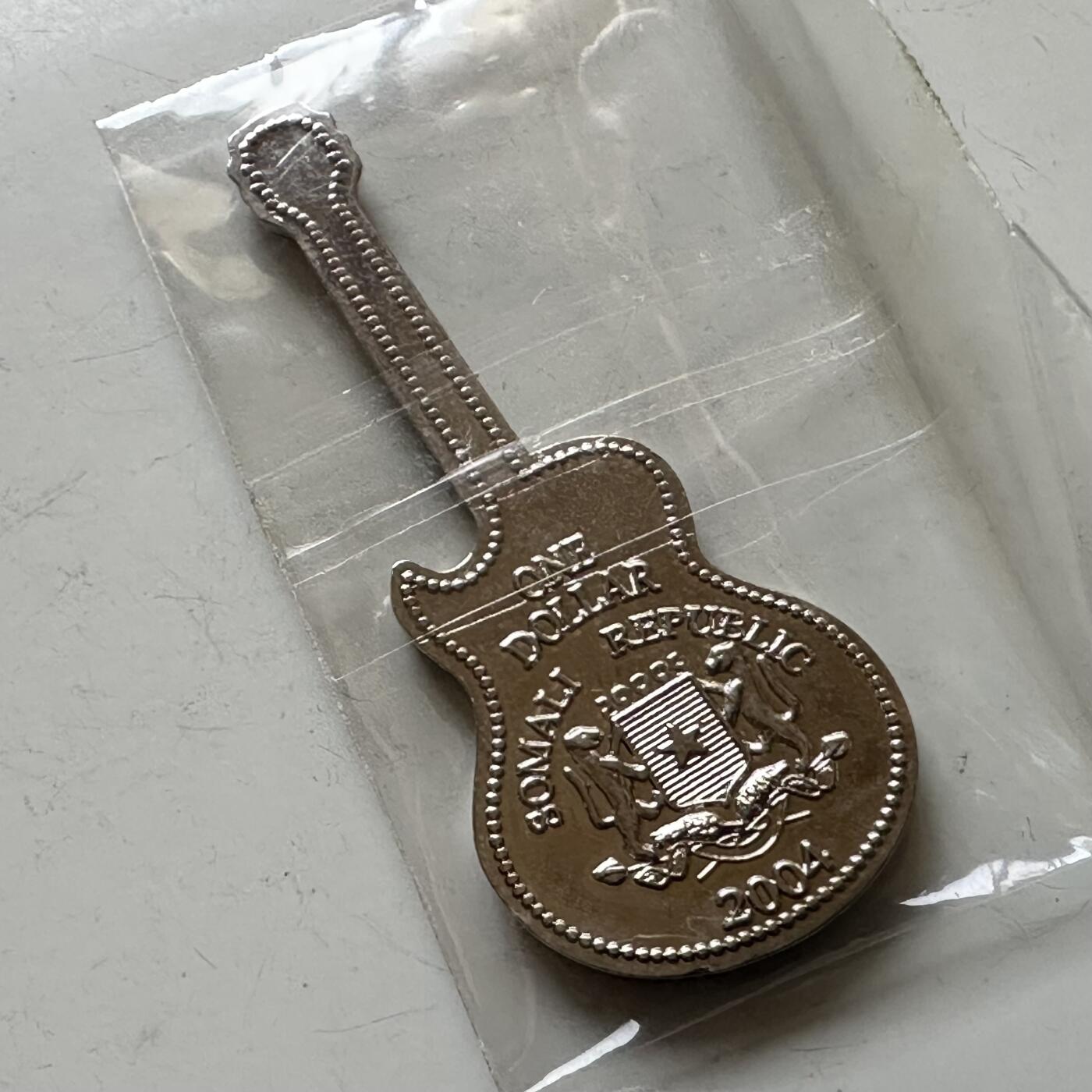 🌹外币初藏🌹🐯2025年第139场  每周二四六晚8️⃣点 接代拍 索马里2004年¥1吉他异形纪念币 少见