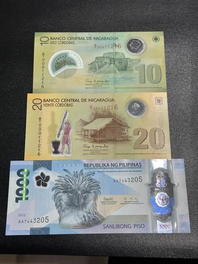《外钞收藏家》第五百九十二期（精选场）（本平台长期征集拍品、欢迎藏友们联系合作） - 尼加拉瓜10和20面额 A/1冠 2张全同号+2022年菲律宾 AA冠 1000比索 三张都是UNC- 有压印