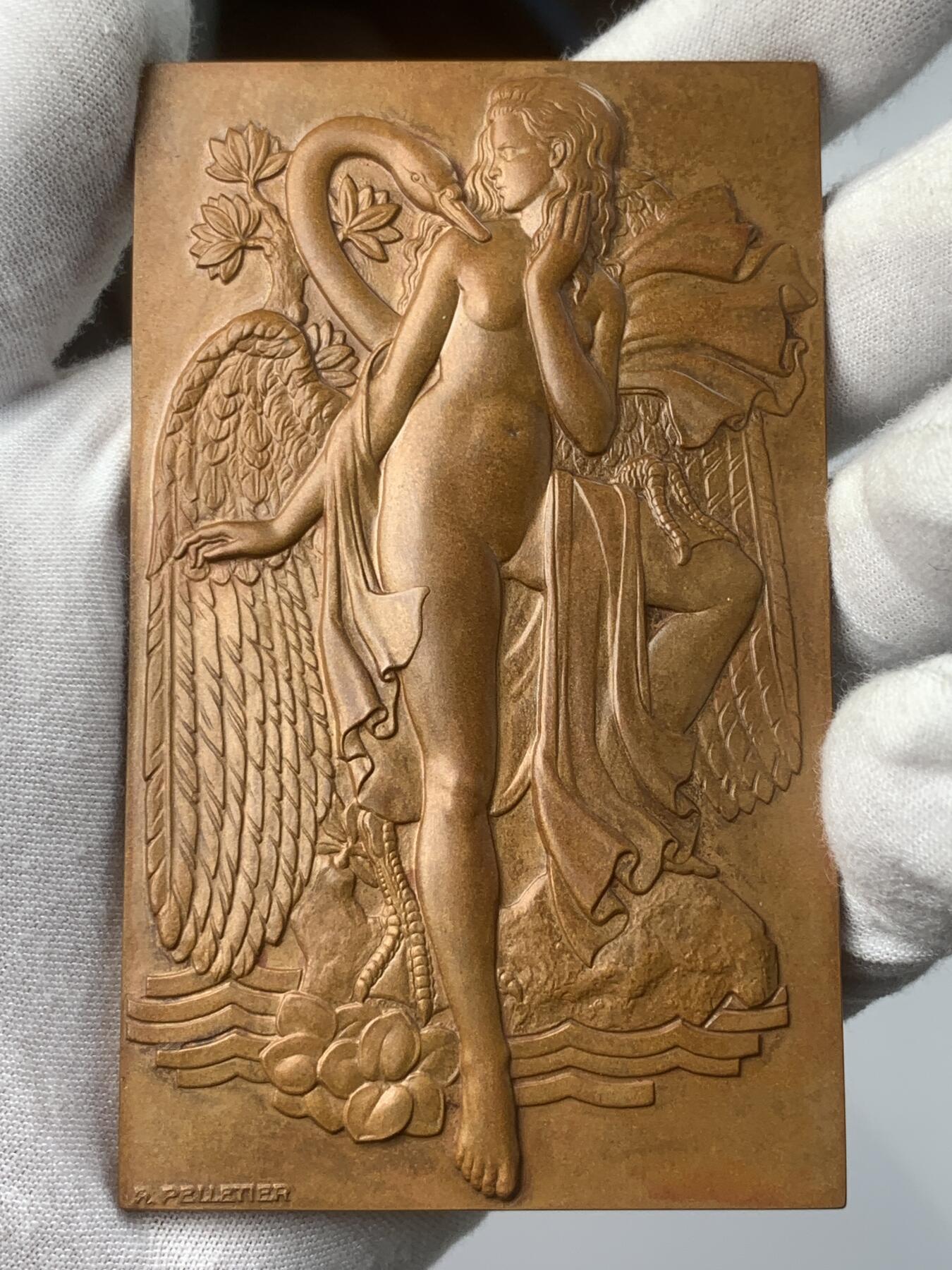 掌中浮雕-藏着的欧洲第045场  1934年法国丽达与天鹅单面铜章, 62×100mm，246g