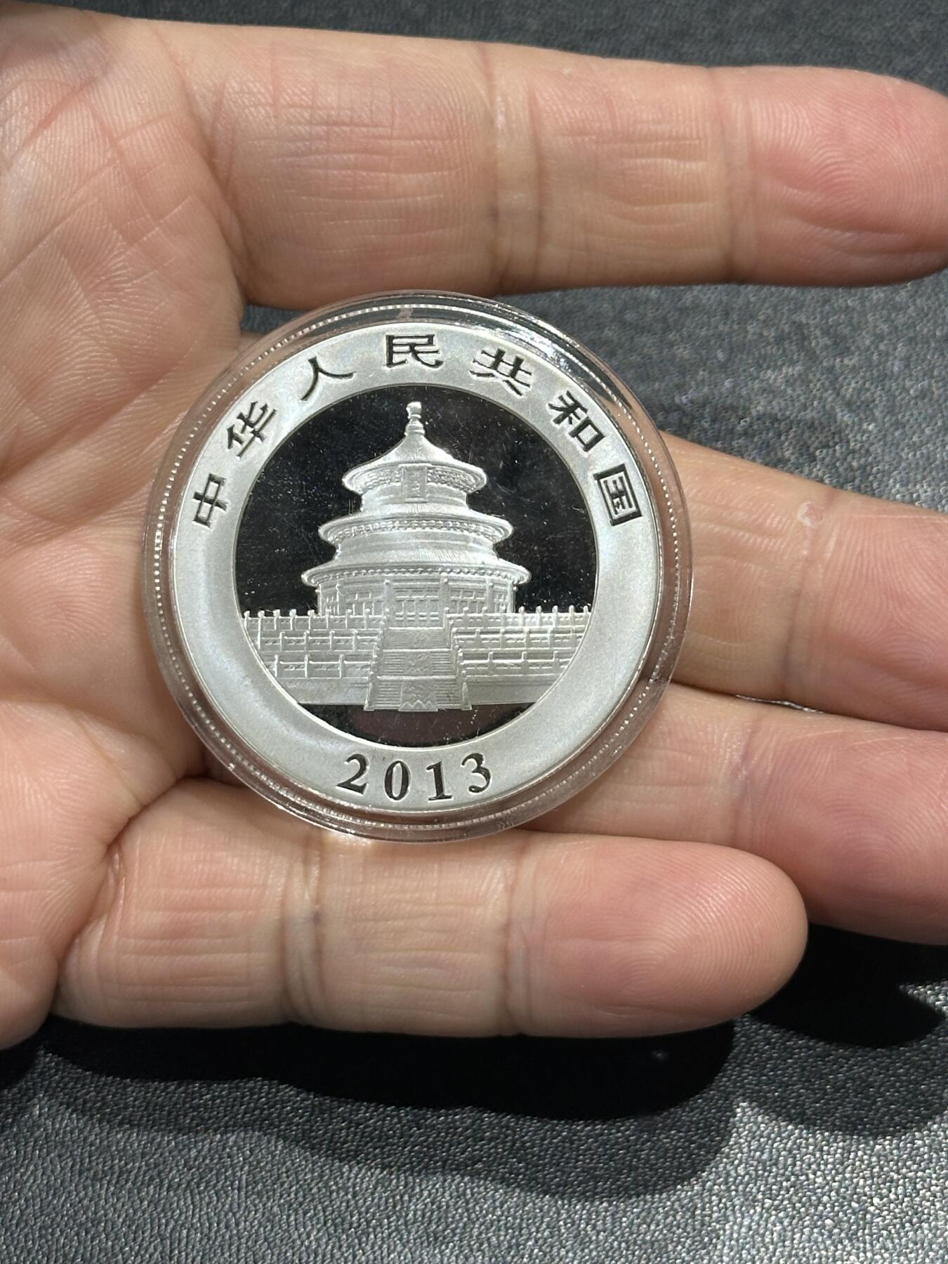 《外钞收藏家》第五百九十二期（精选场）（本平台长期征集拍品、欢迎藏友们联系合作） 中国2013年10元熊猫1盎司银币（31.3克，999银）