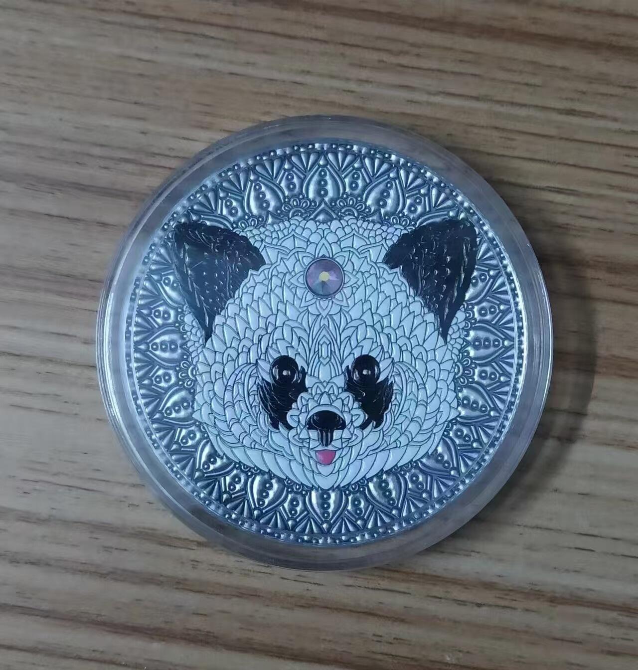 第184期拍卖  纽埃2021, 曼陀罗黄金对称系列-中国大熊猫, 2盎司高浮雕仿古、加大(直径达55mm)镶嵌彩虹施华洛世奇彩色银币. 盒证全.热门系列, 唯一中国元素漂亮银币.(国外售价302美元)