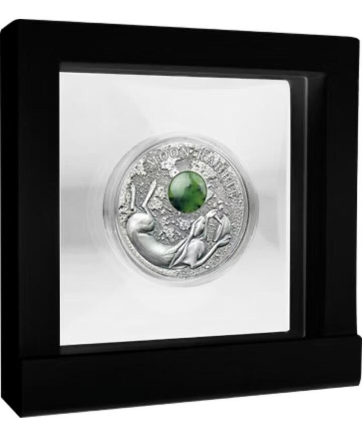 第184期拍卖 【龙头币】纽埃2021, 中国民间神话故事(1)-玉兔奔月，50克,加大(直径达50mm),镶嵌大块天然翡翠,高浮雕,仿古艺术银币. 盒证全. 龙头币,中国传统神话故事系列(1). 热门中国元素.国外售价335+美元