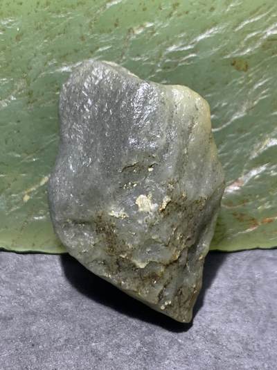 新疆戈壁风化纹和田玉青花玉原石一颗， - 新疆戈壁风化纹和田玉青花玉原石一颗，