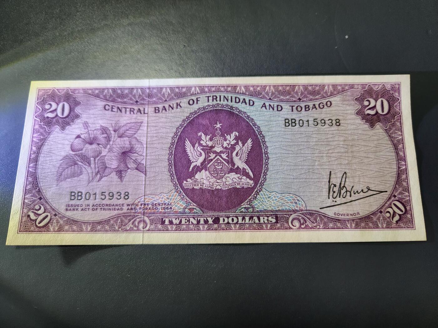 12月10号晚上8点 外国纸币自动截拍第71场 全新UNC 特立尼达和多巴哥 1964年20元 1977年发行