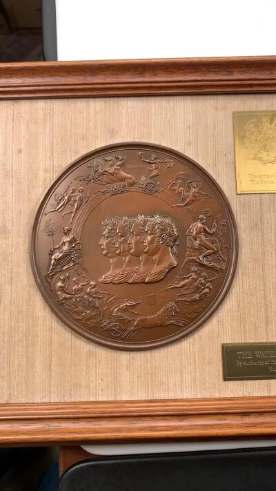 掌中浮雕-藏着的欧洲第045场 1975年英国滑铁卢战役铜章，限量版(1158#)，130mm，外框尺寸 40.5厘米*24.5厘米，发行量5000枚