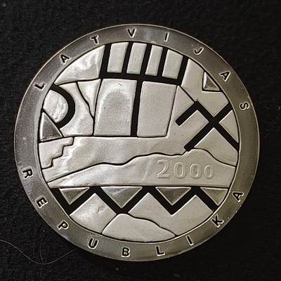【全场包邮】纯粹捡漏拍485场（免费代拍第22场） - 【少见】拉脱维亚2000年1拉特时间与价值三枚套系列大地（38.61毫米31.47克）精制克朗型纪念银币-量5000