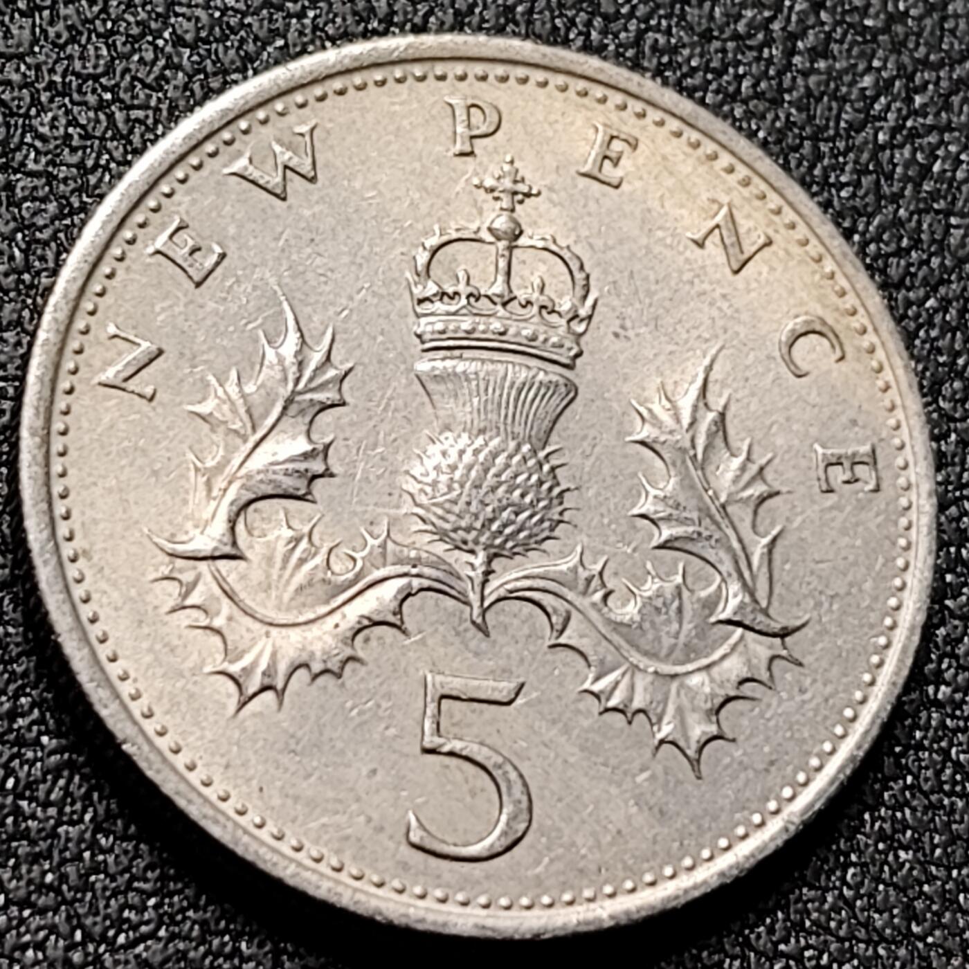 泉币菌-第143场-精品福利场 青年女王大版加冕苏格兰蓟 英国5便士铜镍硬币 23.5mm5.6g